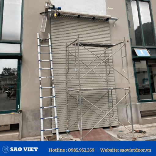 Cửa cuốn Austdoor A61 18 cua-cuon-khe-thoang-E50