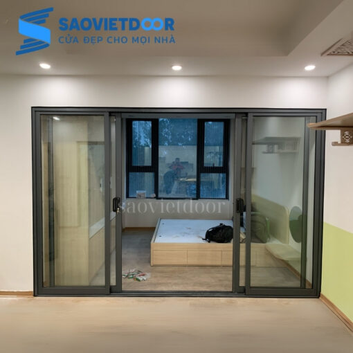 Cửa đi mở trượt 2 cánh nhôm Xingfa sau thi công