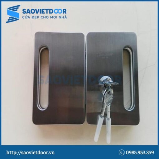 Với chất liệu inox cao cấp, khóa liền tay nắm dễ dàng vệ sinh và bảo trì.