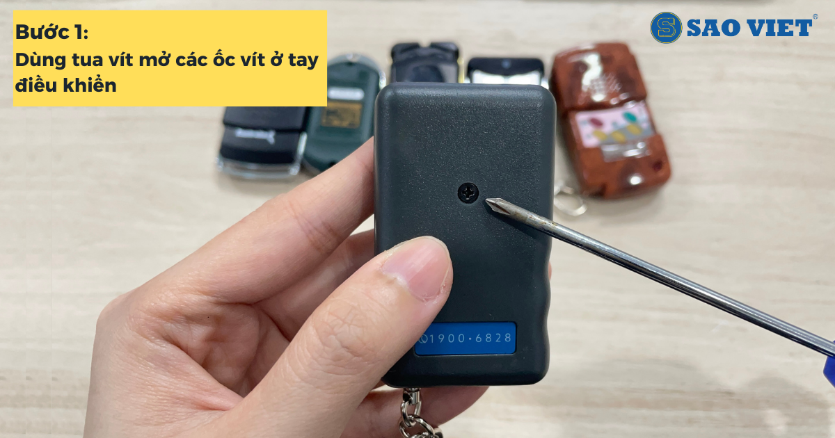 Thay pin remote cửa cuốn đơn giản tại nhà Thay pin remote cửa cuốn đơn giản tại nhà