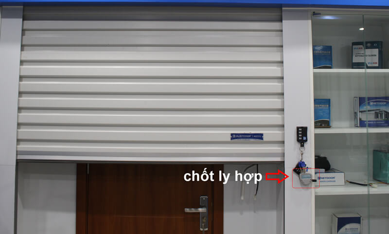 Hướng Dẫn Cách Đóng Mở Cửa Cuốn Khi Mất Điện 9 chot ly hop 1