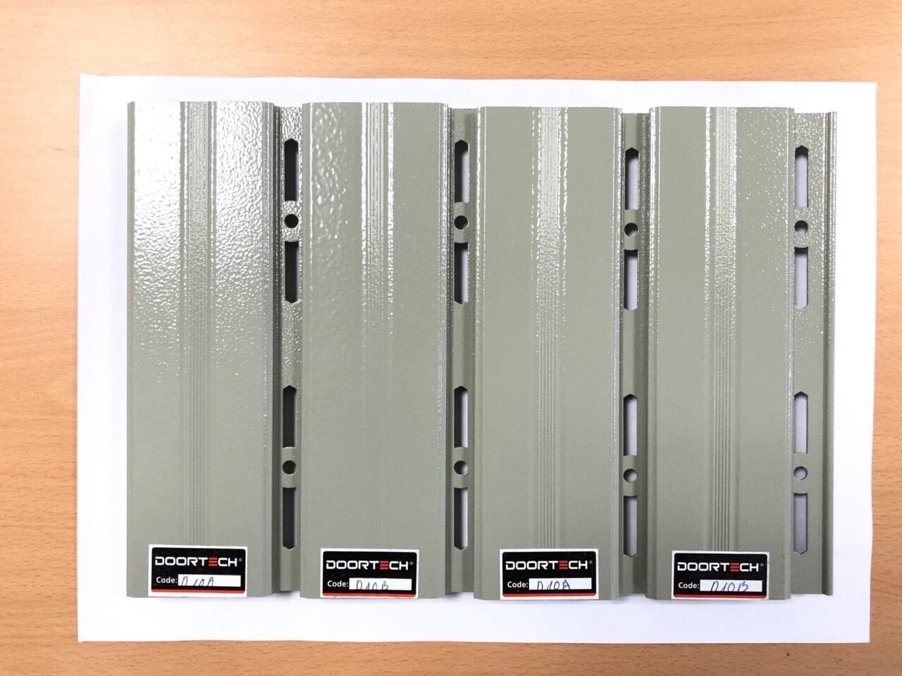 Cửa cuốn khe thoáng Doortech D10 12 Dòng cửa cuốn Doortech D10