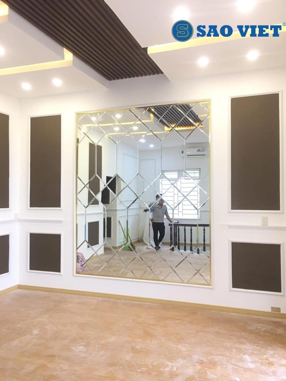 Báo giá cửa cuốn SSmarts mới nhất tại Saovietdoor 207 Kính trang trí