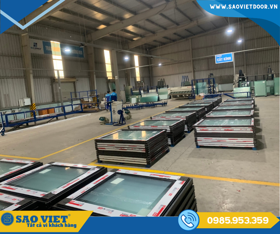 Nhà Máy Sản Xuất Nhôm Kính Đi Đầu Về Chất Lượng tại Saovietdoor 23 nha may nhom 02
