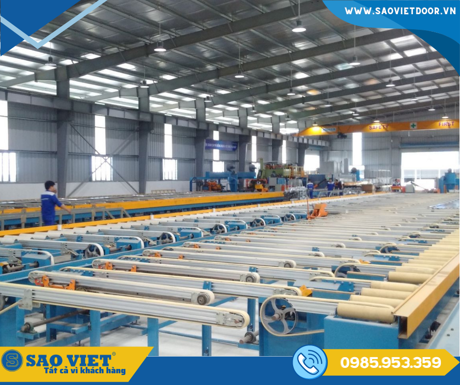 Nhà Máy Sản Xuất Nhôm Kính Đi Đầu Về Chất Lượng tại Saovietdoor 19 nha may nhom 05