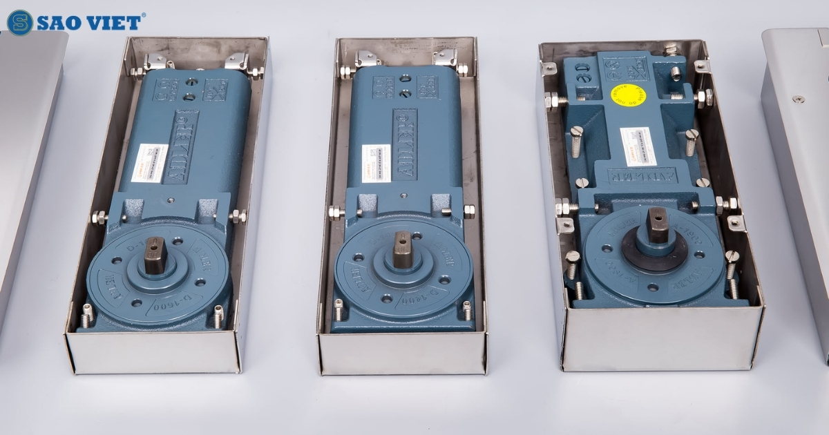 Bản lề sàn ADLER A-2000 15 Bộ phụ kiện Adler có tốt không?