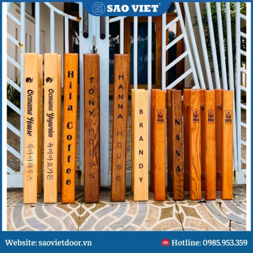 Tay nắm gỗ in khắc logo, chữ theo yêu cầu.