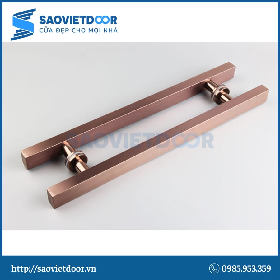 Tay nắm inox màu đồng tạo nên vẻ cổ điển và sang trọng.