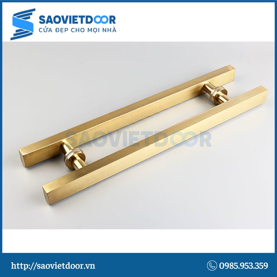 Tay nắm inox màu vàng nổi bật và sang trọng.