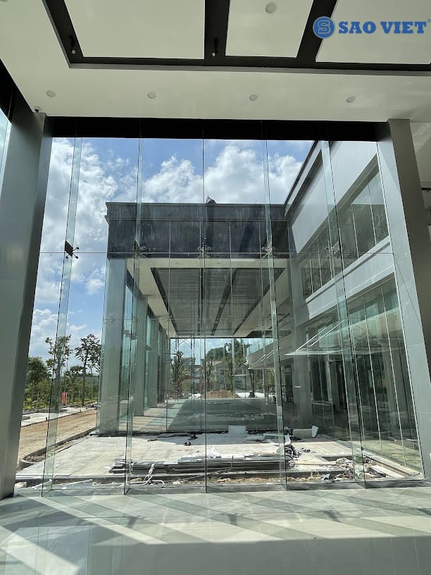 Thi công kính cường lực tại Showroom Ô Tô Huyndai - Yên Bái 24 thi công cửa kính cường lực