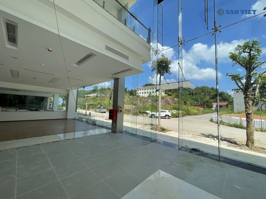 Thi công kính cường lực tại Showroom Ô Tô Huyndai - Yên Bái 23 thi công cửa kính cường lực