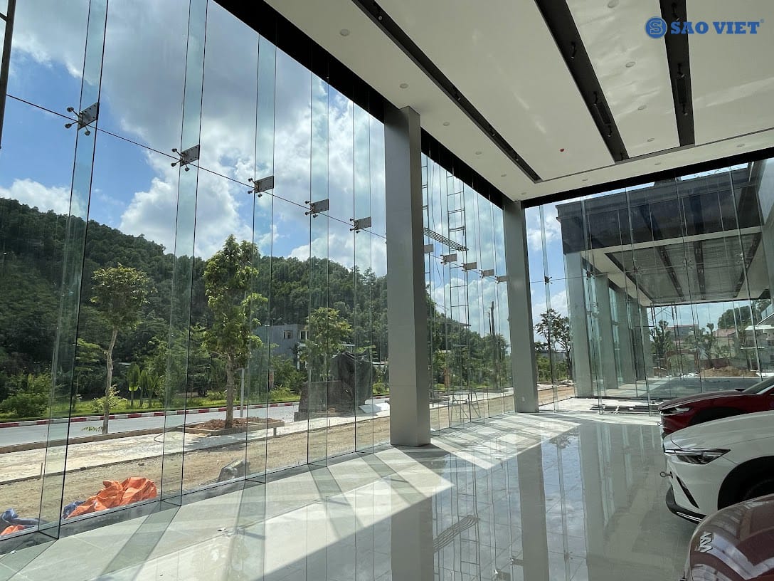 Thi công kính cường lực tại Showroom Ô Tô Huyndai - Yên Bái 26 thi công cửa kính cường lực