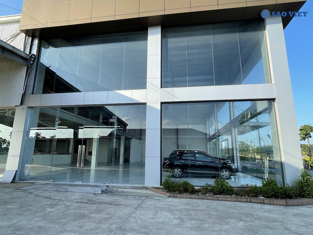Thi công kính cường lực tại Showroom Ô Tô Huyndai - Yên Bái 18 thi công cửa kính cường lực