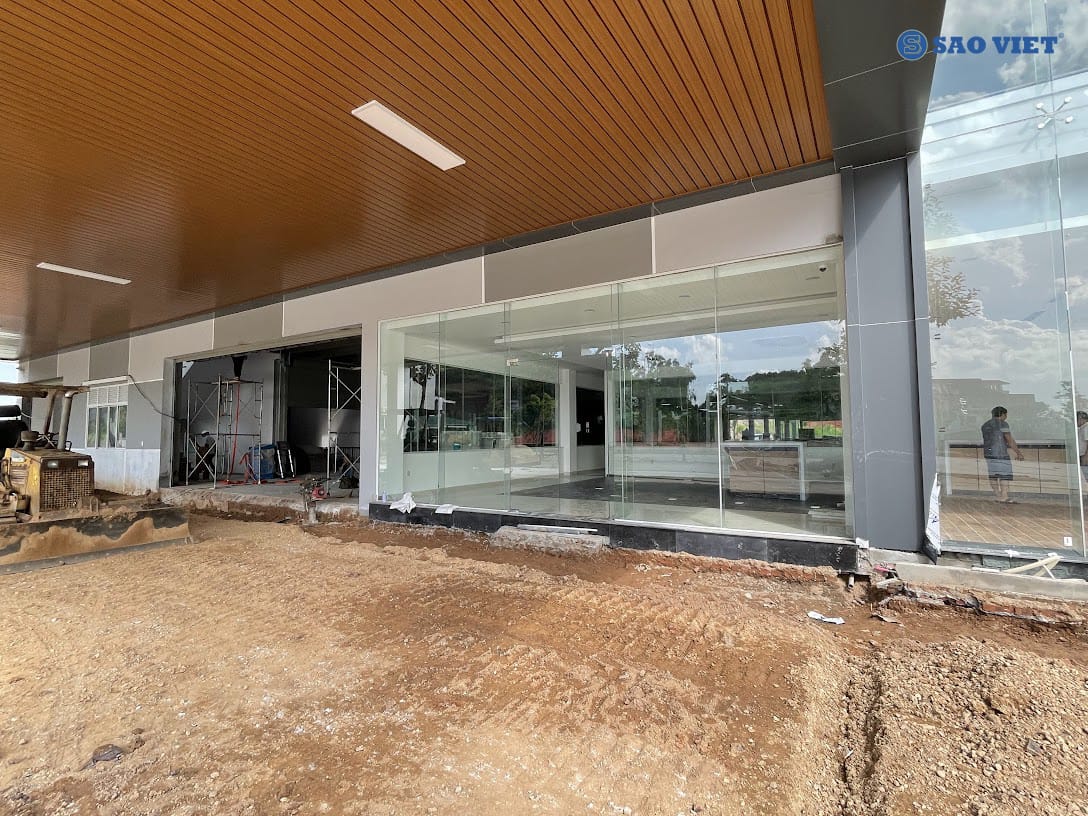 Thi công kính cường lực tại Showroom Ô Tô Huyndai - Yên Bái 20 thi công cửa kính cường lực