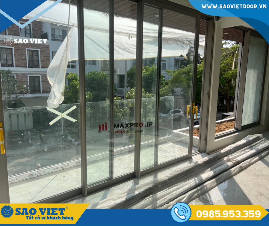 Thi công lan can kính cao cấp Maxpro cho Gia đình Anh Trần Huy Hùng tại TT Quang Minh, Mê Linh - Hà Nội 28 thi cong lan can kinh maxpro 17