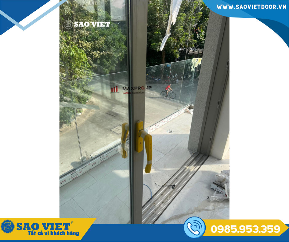 Thi công lan can kính cao cấp Maxpro cho Gia đình Anh Trần Huy Hùng tại TT Quang Minh, Mê Linh - Hà Nội 30 thi cong lan can kinh maxpro 19