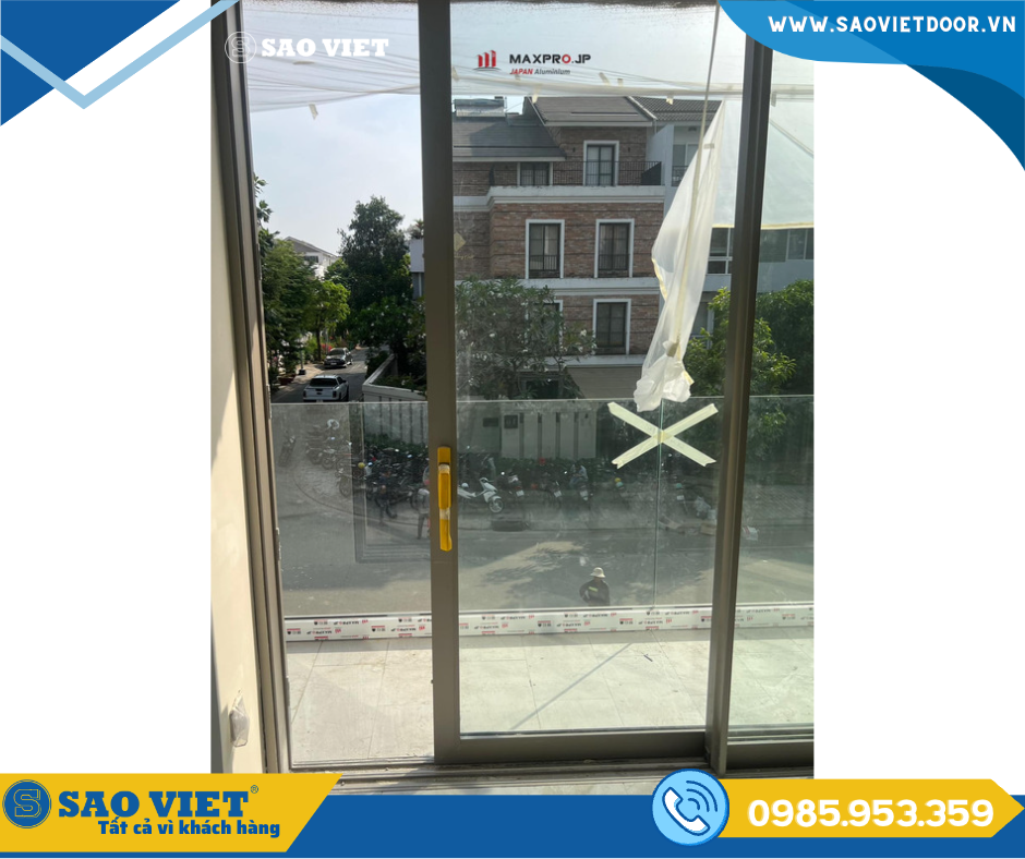 Thi công lan can kính cao cấp Maxpro cho Gia đình Anh Trần Huy Hùng tại TT Quang Minh, Mê Linh - Hà Nội 31 thi cong lan can kinh maxpro 20
