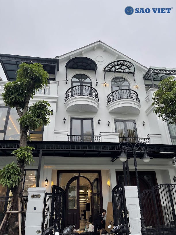 Thi công cửa nhôm kính biệt thự Ngọc Trai 1603 tại Vinhomes Oceanpark 28 thi công cửa nhôm kính