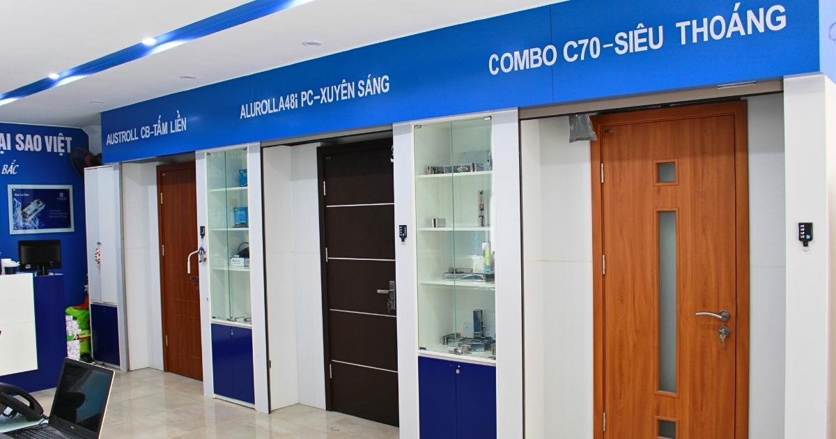 Kẹp Kính Trên Adler 16 Đến SHOWROOM Saovietdoor để cảm nhận mẫu cửa và phụ kiện cửa cuốn