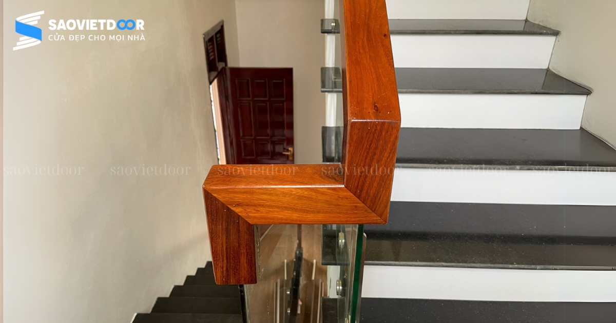 Cau thang kinh topal cua di mo truot tai gia dinh bac doat ba vi 4