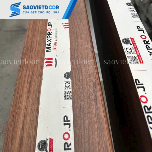 Cửa nhôm thủy lực Maxpro màu vân gỗ 21 Cửa nhôm thuỷ lực Maxpro màu vân gỗ