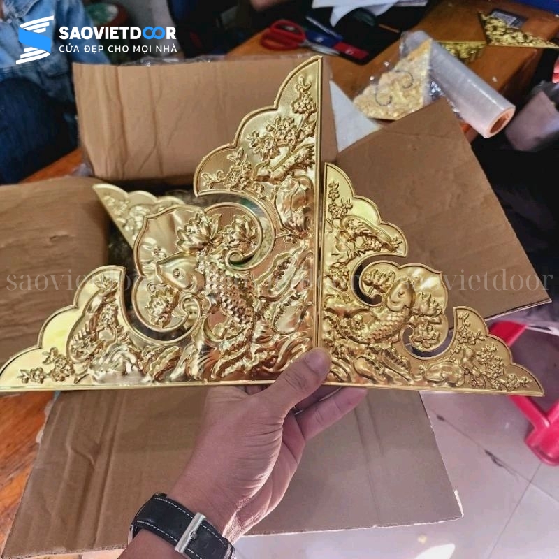 Gốc đồng ốp góc