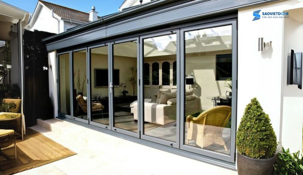 so-sanh-cua-nhua-composite-va-cua-nhom-xingfa