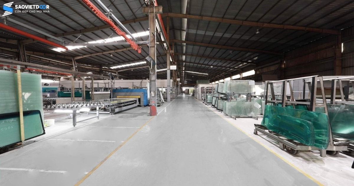 Nhà Máy Sản Xuất Kính Hải Long Của Saovietdoor
